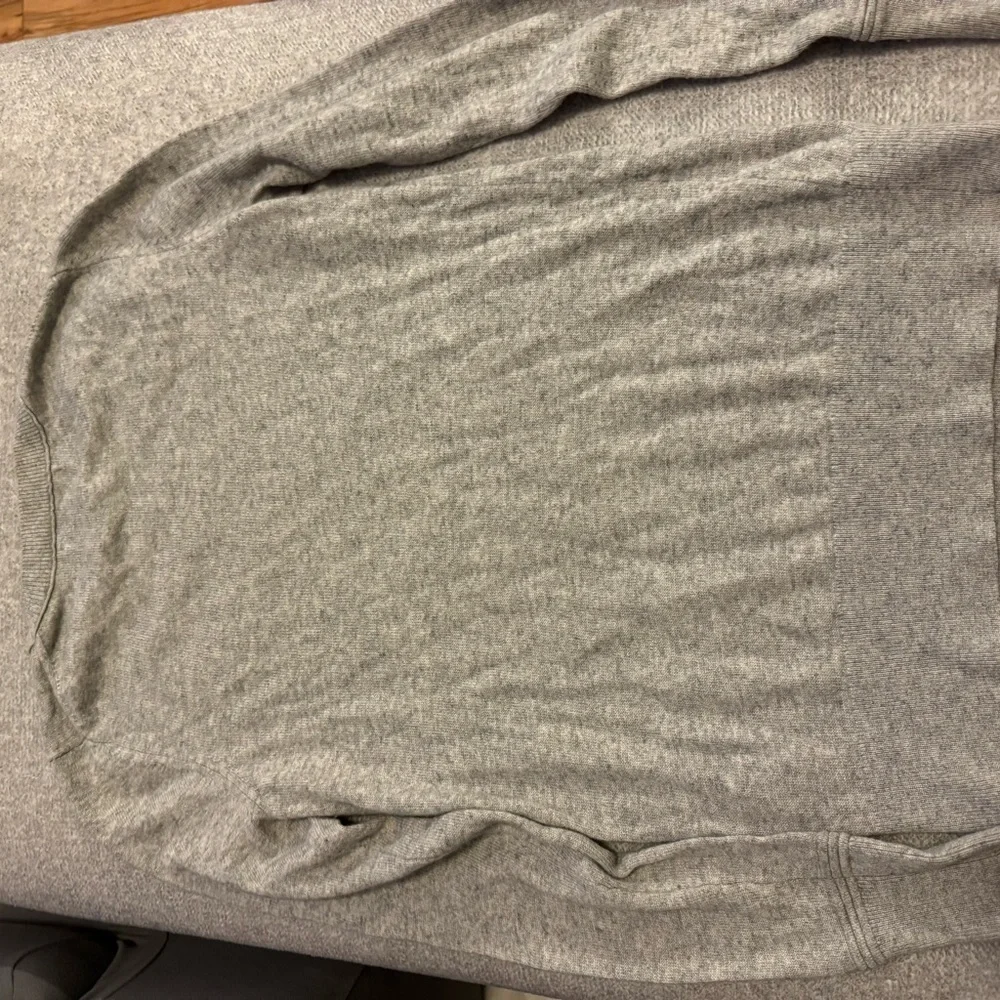 Banana Republic Gray Sweater with Black and White Bow Design XS